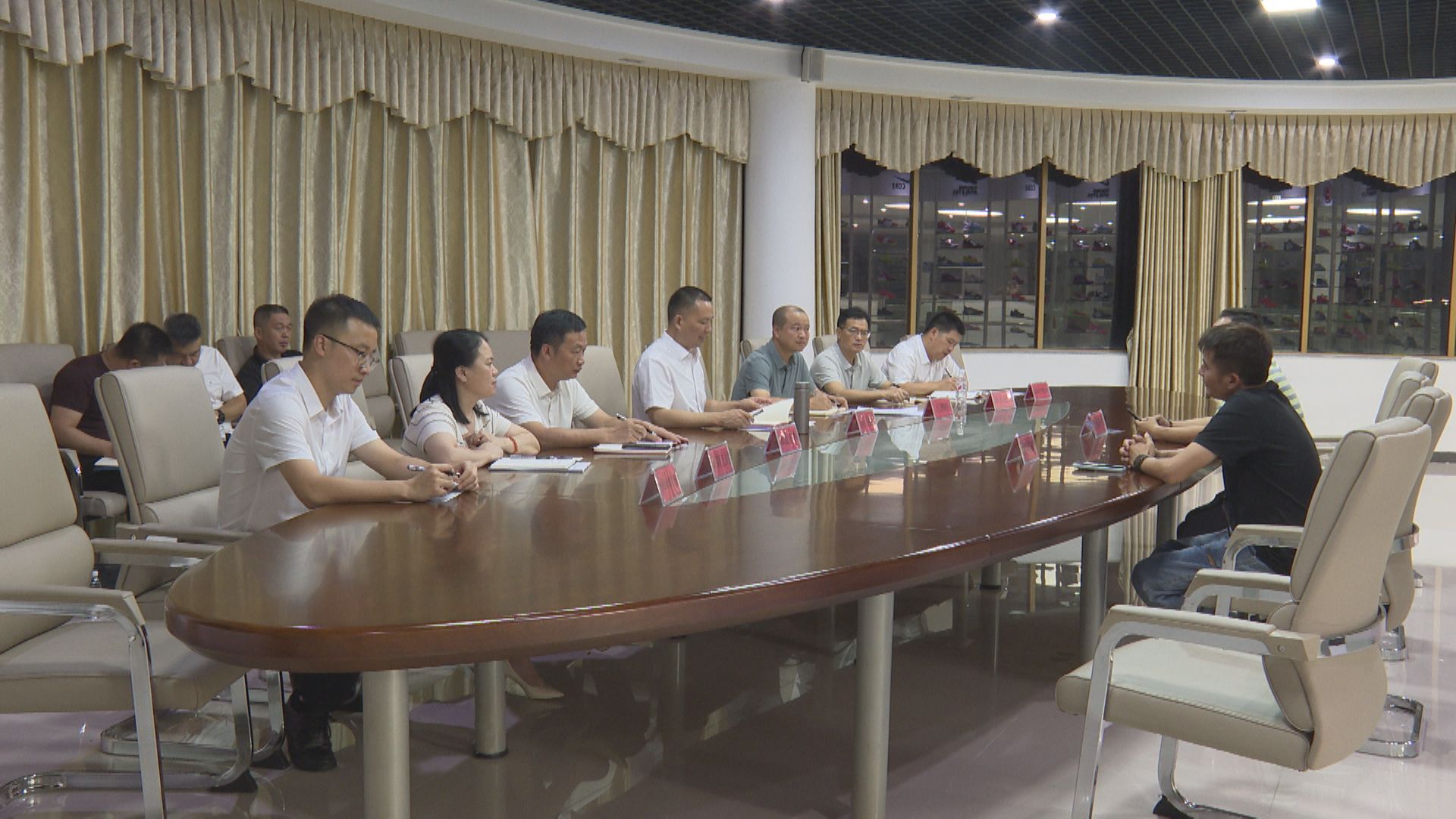 向子顺夜访企业-1.jpg 向子顺夜访企业-1.jpg
