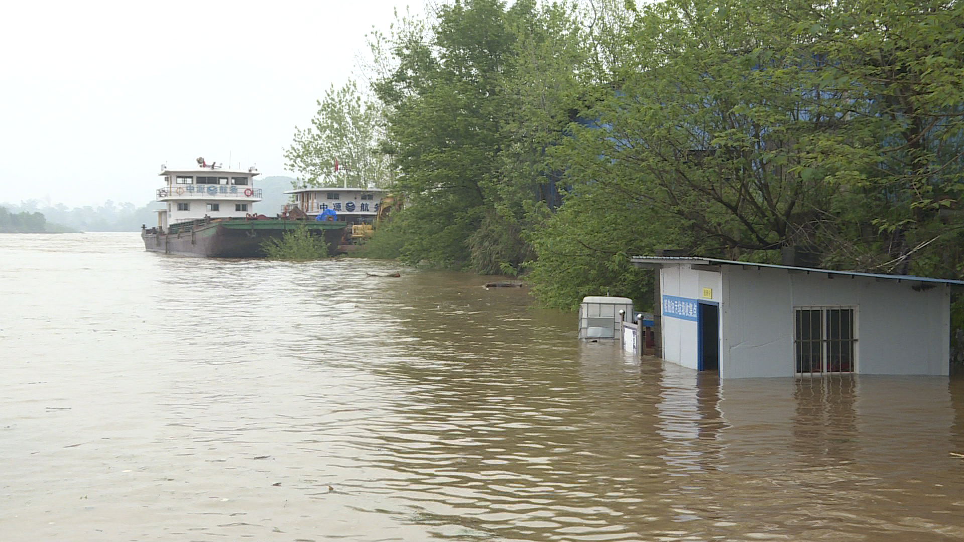 祁阳洪峰过境停止一切临水涉水活动